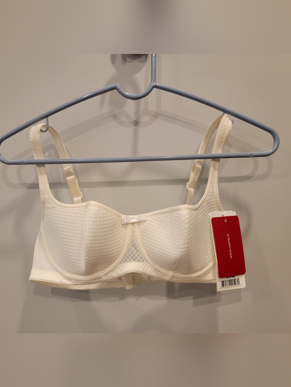 New With Tags - Classic Cream Underwire Bra with Light Padding Size 38B
